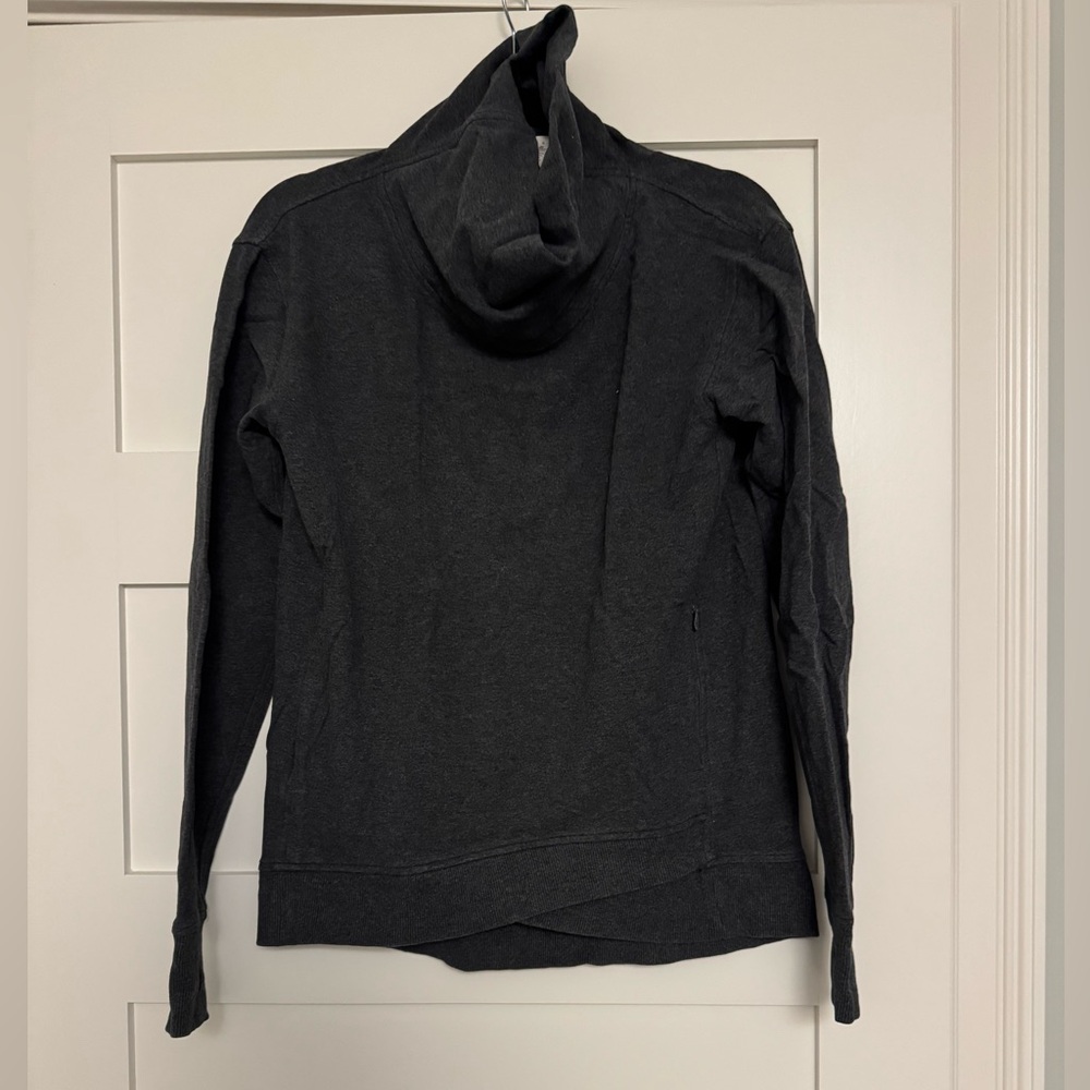 Lululemon women’s size 8 turtleneck sweater
